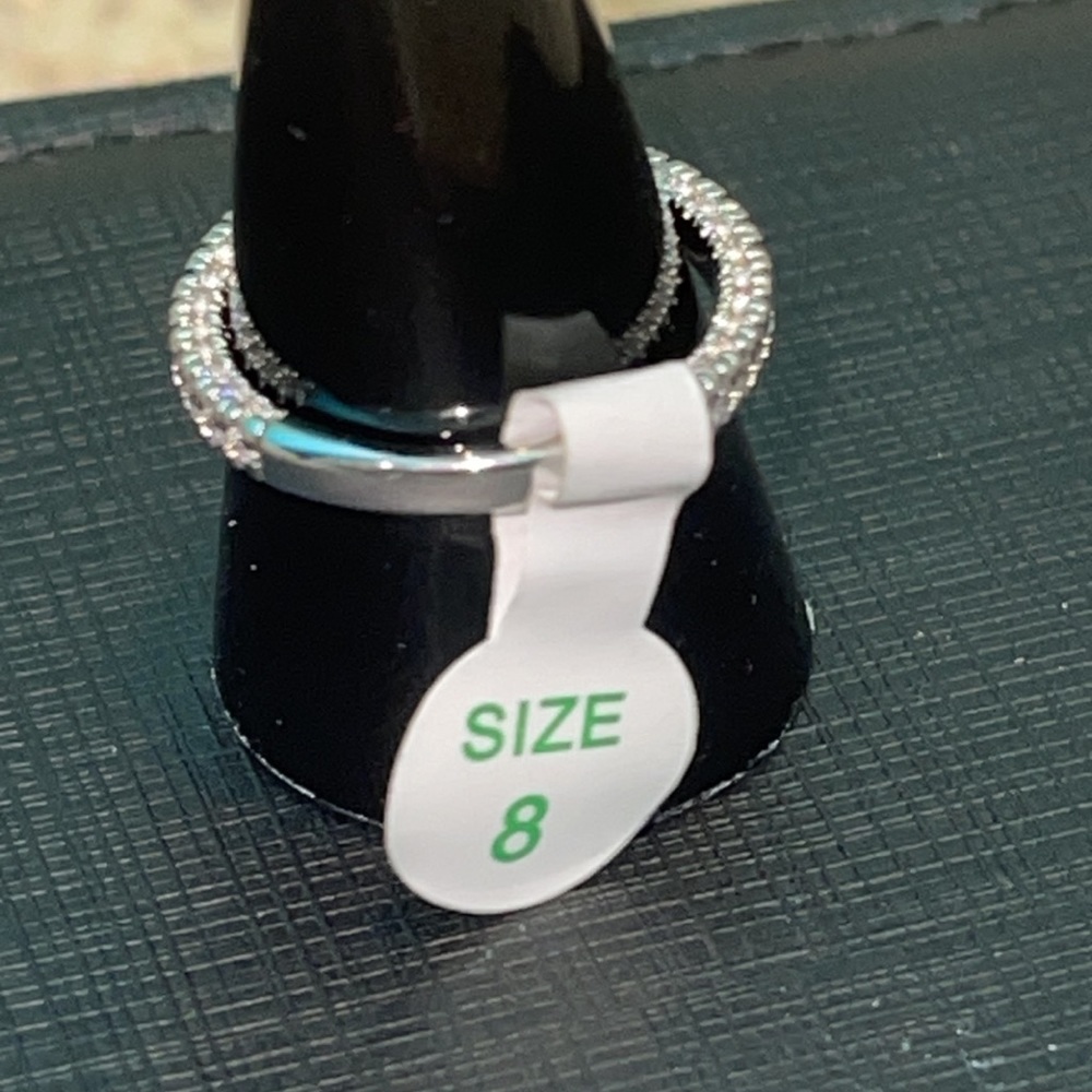 Beautiful ring - Picture 2 of 2